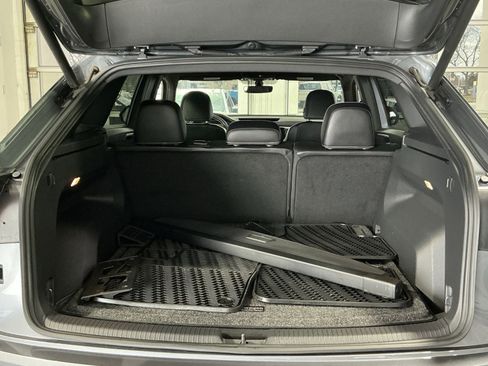 Used 2022 Volkswagen Atlas Cross Sport SE image 32