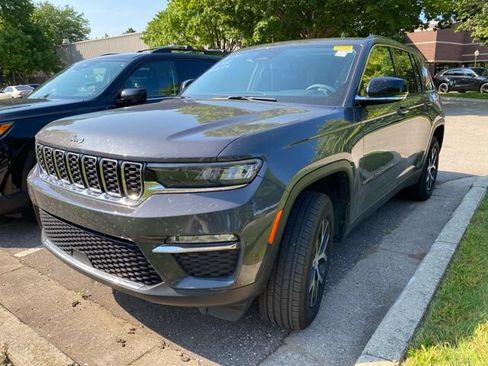 Used 2023 Jeep Grand Cherokee Limited AWD/4WD image 4