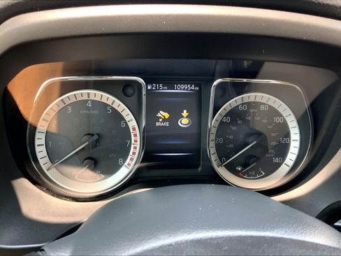 Used 2017 Nissan Titan SV RWD image 25