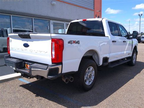 Used 2025 Ford F250 XLT AWD/4WD image 3