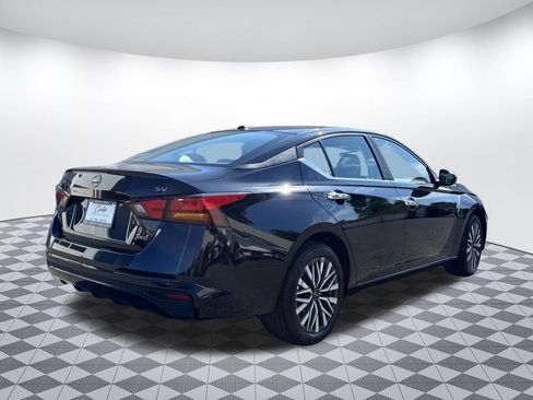 Used 2024 Nissan Altima 2.5 SV AWD/4WD image 7