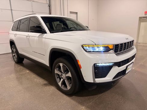 Used 2026 Jeep Grand Cherokee L Limited w/ Luxury Tech Group II RWD image 3