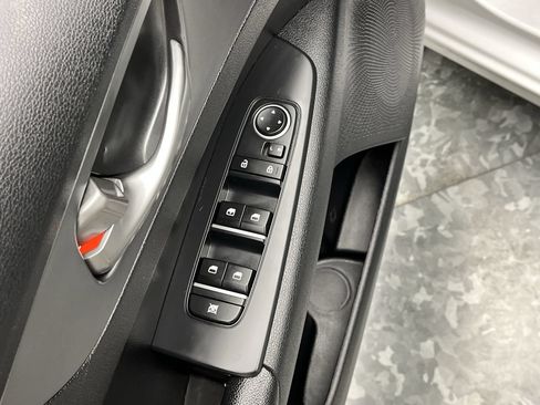 Used 2019 Kia Forte LXS FWD image 7