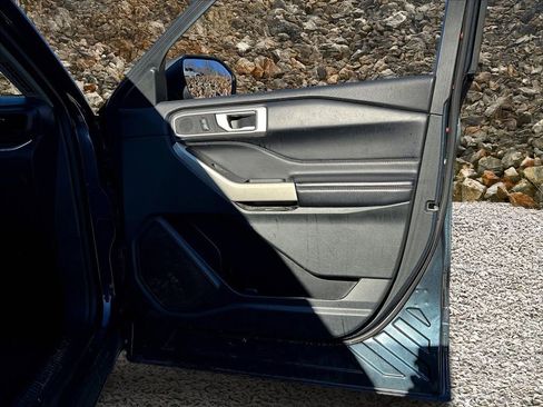 Used 2023 Ford Explorer XLT image 20