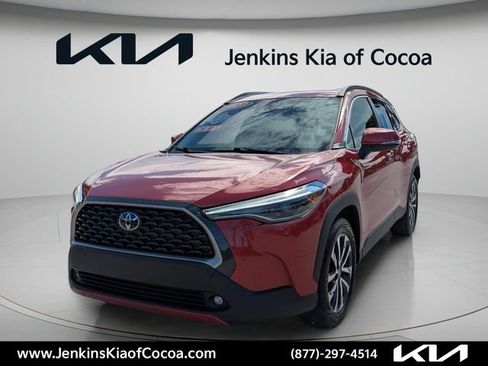 Used 2023 Toyota Corolla Cross XLE w/ Convenience Package FWD image 8