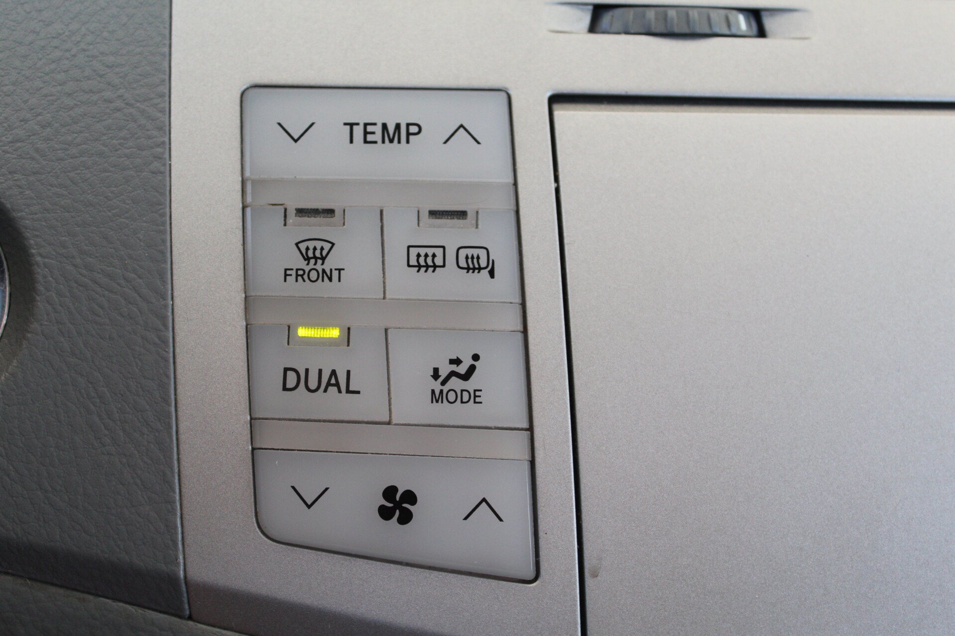 Used 2007 Toyota Avalon Limited FWD image 36
