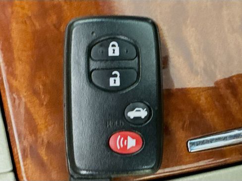 Used 2011 Toyota Camry XLE image 38