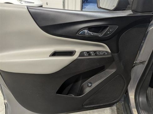 Used 2019 Chevrolet Equinox LT image 18