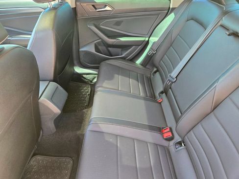Used 2023 Volkswagen Jetta SE FWD image 6