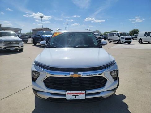 Used 2026 Chevrolet TrailBlazer LT w/ Convenience Package FWD image 2