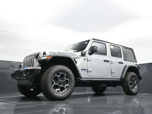 Used 2023 Jeep Wrangler Unlimited Rubicon 4xe w/ Cold Weather Group AWD/4WD image 19