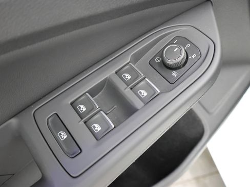 Used 2024 Volkswagen Golf R image 36