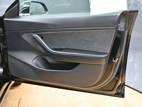Used 2018 Tesla Model 3 Long Range RWD image 39