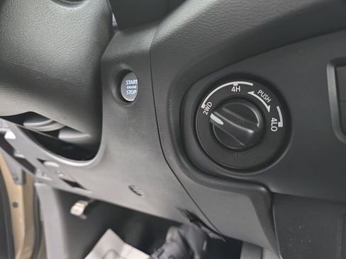 Used 2022 Nissan Frontier PRO-4X image 38