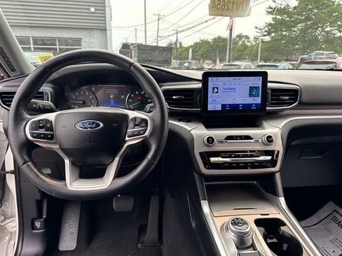 Certified 2023 Ford Explorer XLT w/ Equipment Group 202A AWD/4WD image 11
