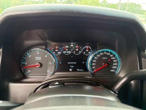 Used 2019 Chevrolet Suburban Premier w/ Premier Plus Edition AWD/4WD image 9