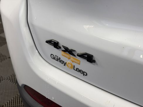 Used 2024 Jeep Compass Latitude w/ Convenience Group AWD/4WD image 15