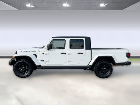 Used 2023 Jeep Gladiator Sport image 2