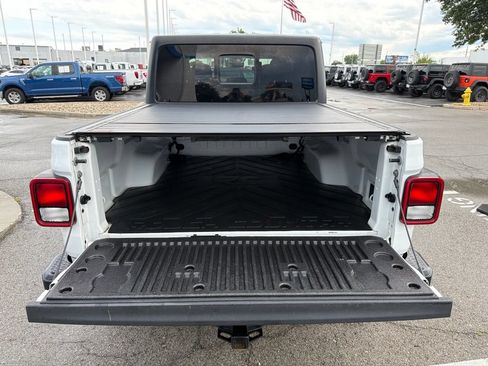 Used 2023 Jeep Gladiator Overland AWD/4WD image 12