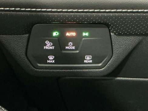 Used 2025 Volkswagen Atlas SE FWD image 56
