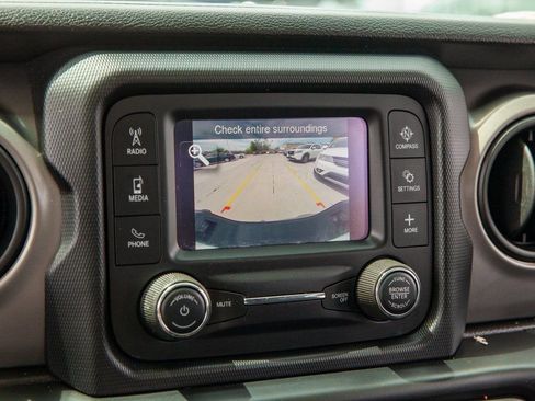 Used 2021 Jeep Gladiator Sport image 15