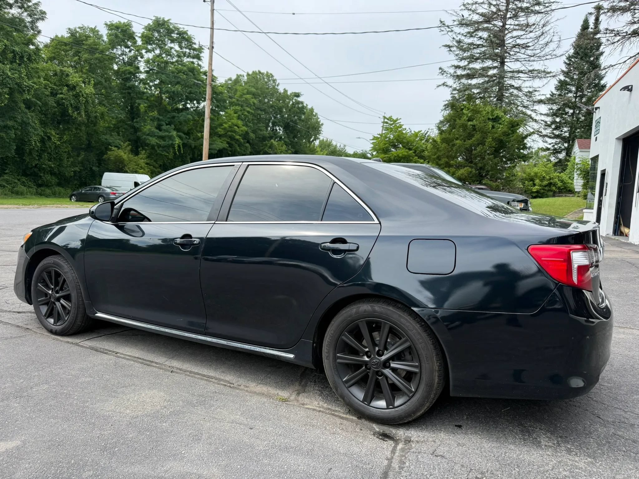 Used 2014 Toyota Camry XLE w/ Convenience Package FWD image 4