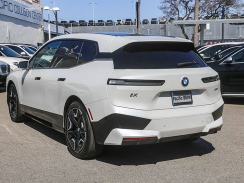 Certified 2023 BMW iX xDrive50 w/ Premium Package AWD/4WD image 4