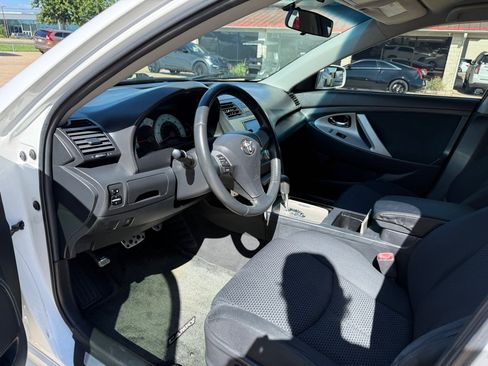 Used 2011 Toyota Camry SE FWD image 13