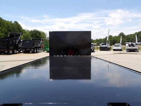 Used 2017 Ford F550 2WD Regular Cab Super Duty image 40