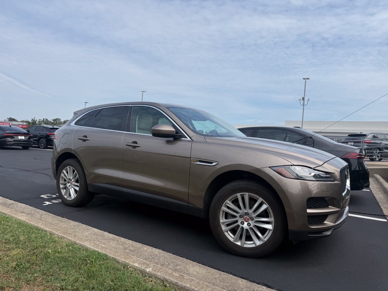 Used 2017 Jaguar F-PACE Prestige AWD/4WD image 4