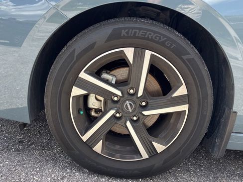Used 2025 Nissan Sentra SV FWD image 8
