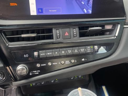 Used 2025 Lexus ES 350 w/ Premium Package FWD image 3