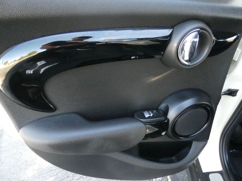 Used 2017 MINI Cooper S image 34