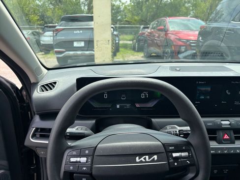 Used 2025 Kia K4 FWD image 33