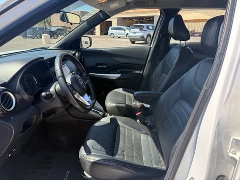 Used 2018 Nissan Kicks SR w/ Premium Package FWD image 13