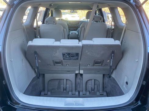 Used 2018 Kia Sedona L image 25