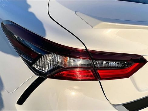 Used 2022 Toyota Camry SE FWD image 21