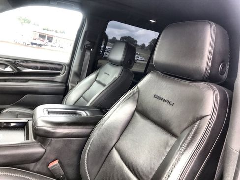 Used 2021 GMC Yukon Denali w/ Denali Premium Package image 11