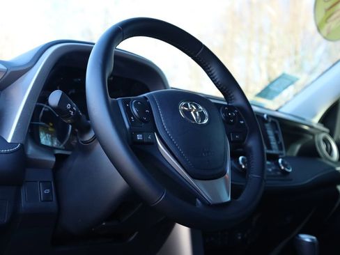 Used 2018 Toyota RAV4 Limited image 17