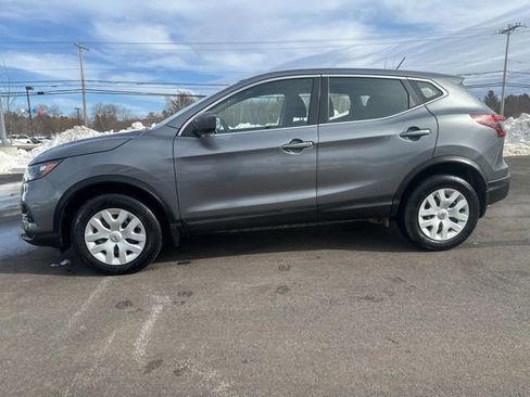 Used 2020 Nissan Rogue Sport S image 2
