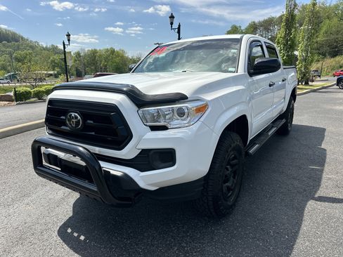 Used 2020 Toyota Tacoma SR AWD/4WD image 3