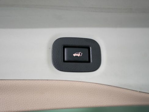 Used 2018 Nissan Rogue SV image 33