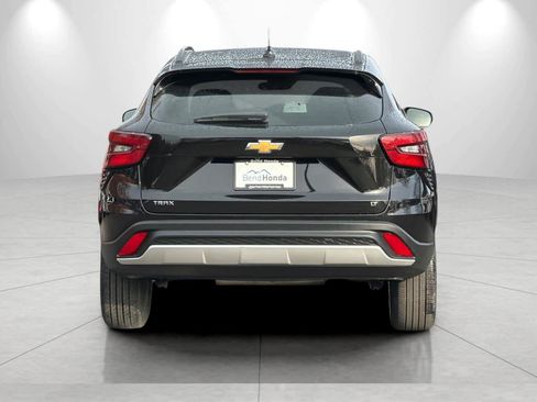 Used 2025 Chevrolet Trax LT FWD image 7