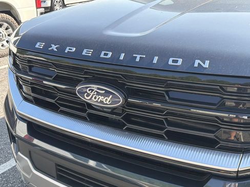 Used 2025 Ford Expedition Max Platinum AWD/4WD image 4
