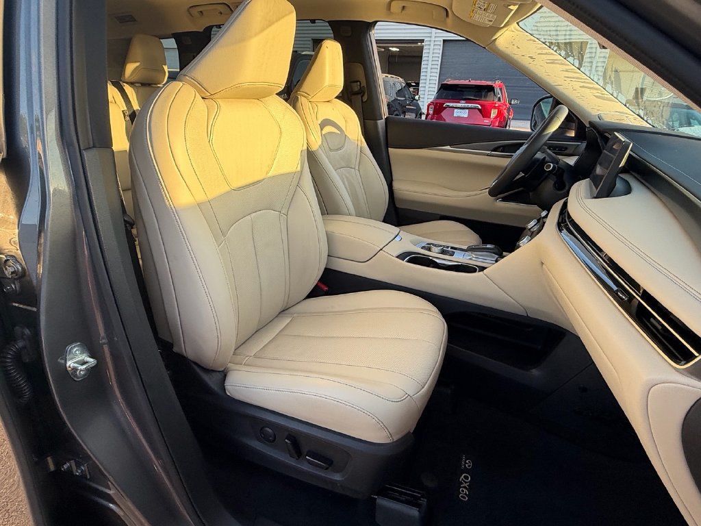 Used 2023 INFINITI QX60 Luxe w/ Performance Audio Package FWD image 17