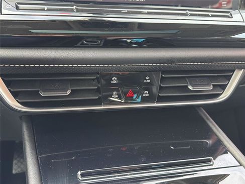 Used 2024 Volkswagen Atlas SE image 22