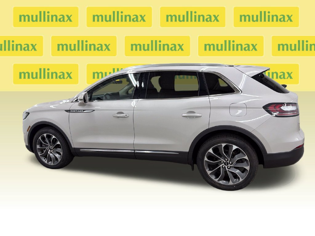 Used 2022 Lincoln Nautilus Reserve FWD image 11