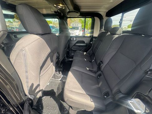 Used 2020 Jeep Gladiator Overland AWD/4WD image 30
