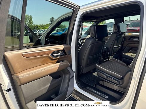 Used 2025 GMC Yukon XL Denali Ultimate w/ LPO, Illumination Package AWD/4WD image 27