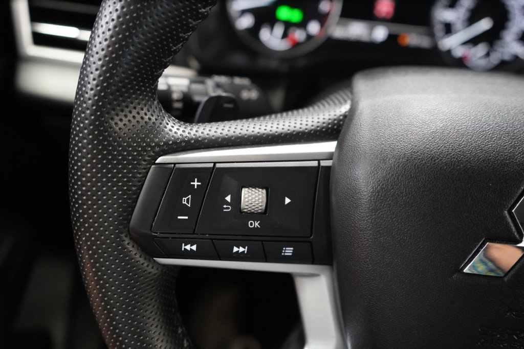 Used 2025 Mitsubishi Outlander SE FWD image 31
